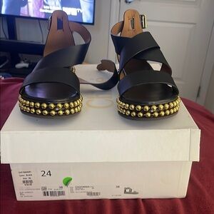 Chic Black and Gold Women's Sandals